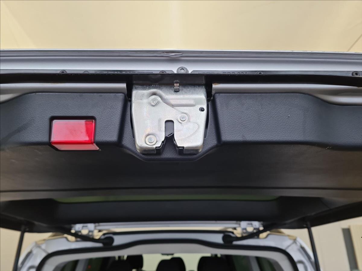 Mercedes-Benz Vito MPV 2,0 l 174 kw