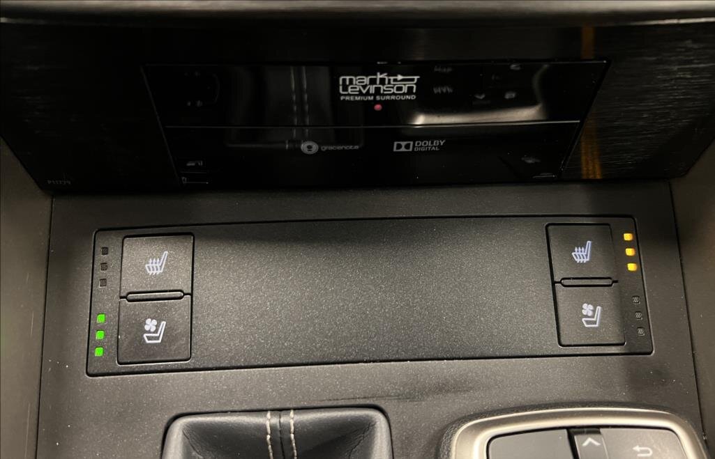 Lexus IS 300h Sedan / Limuzína 2,5 l 164 kw