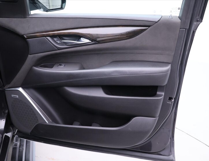 Cadillac Escalade SUV 6,2 l 313 kw