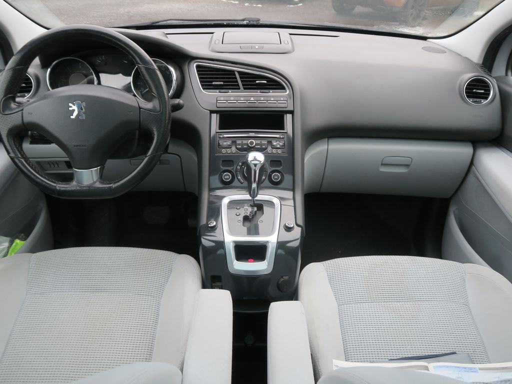 Peugeot 5008 MPV 2,0 l 120 kw