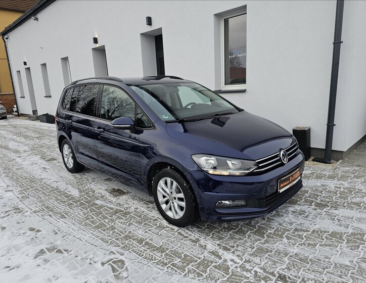 Volkswagen Touran 1