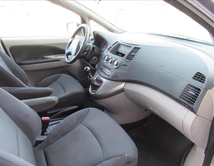 Mitsubishi Grandis 23