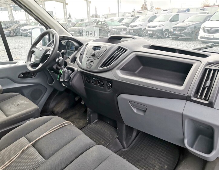 Ford Transit 8