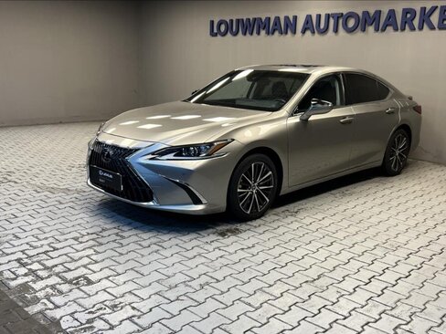 Lexus ES 300h Sedan 2,5 l 160 kw
