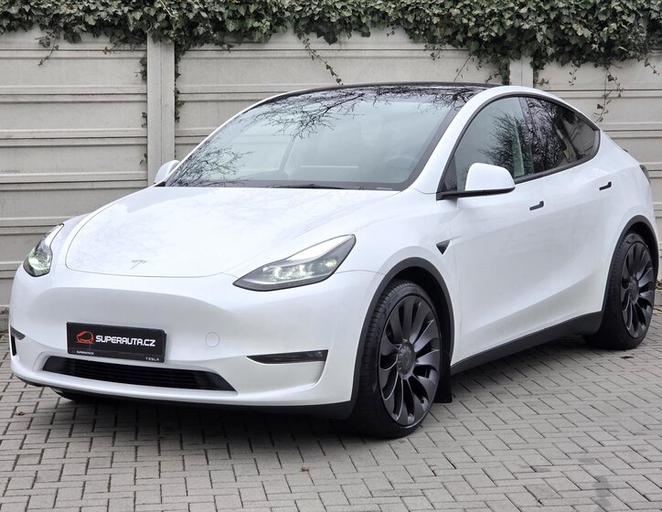 Tesla Model Y SUV / Terénní 0,0 393 kw