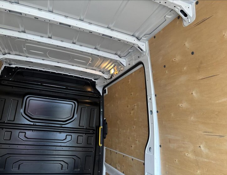 Volkswagen Crafter Skříň 2,0 l 103 kw