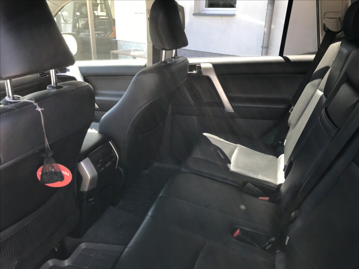 Toyota Land Cruiser Kombi 3,0 l 127 kw