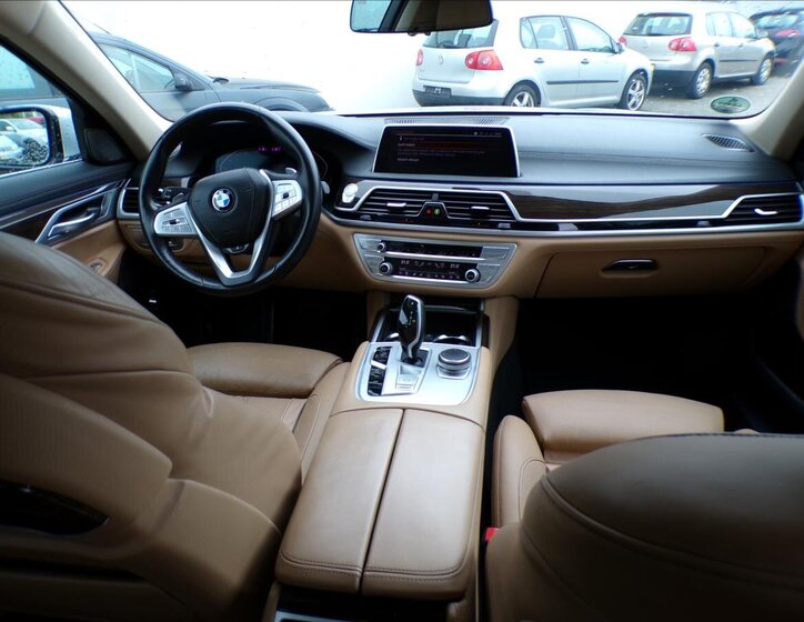 BMW Řada 7 Sedan / Limuzína 3,0 l 195 kw