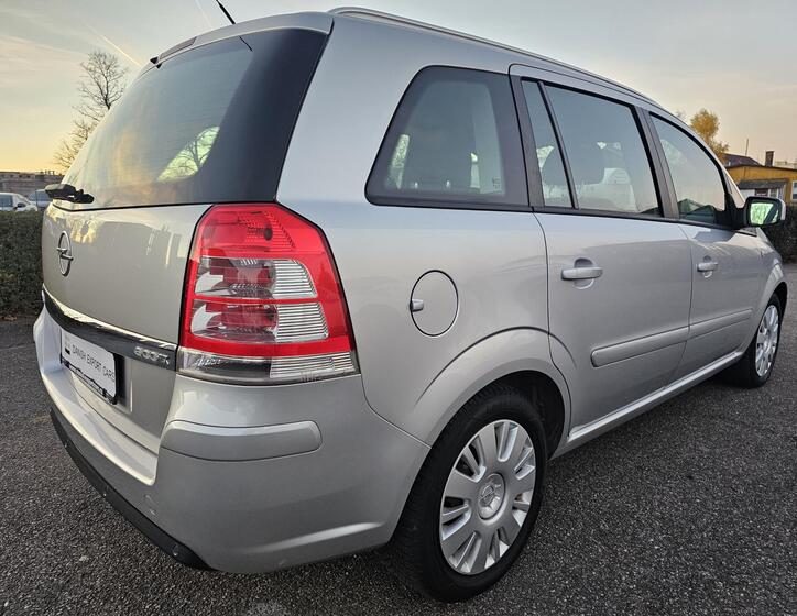 Opel Zafira 8