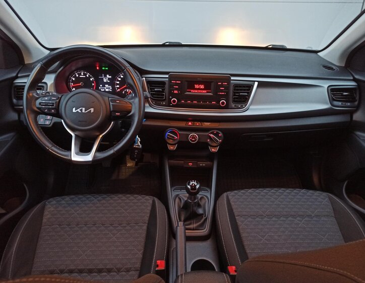 KIA Rio 16