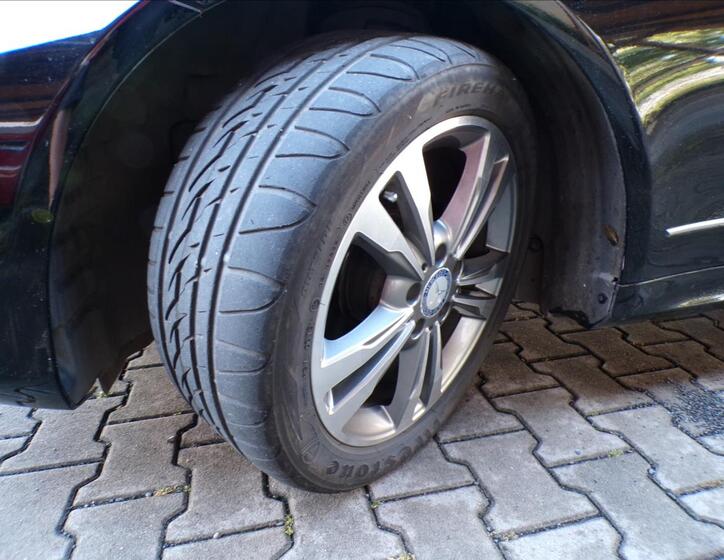 Mercedes-Benz Třídy E 27