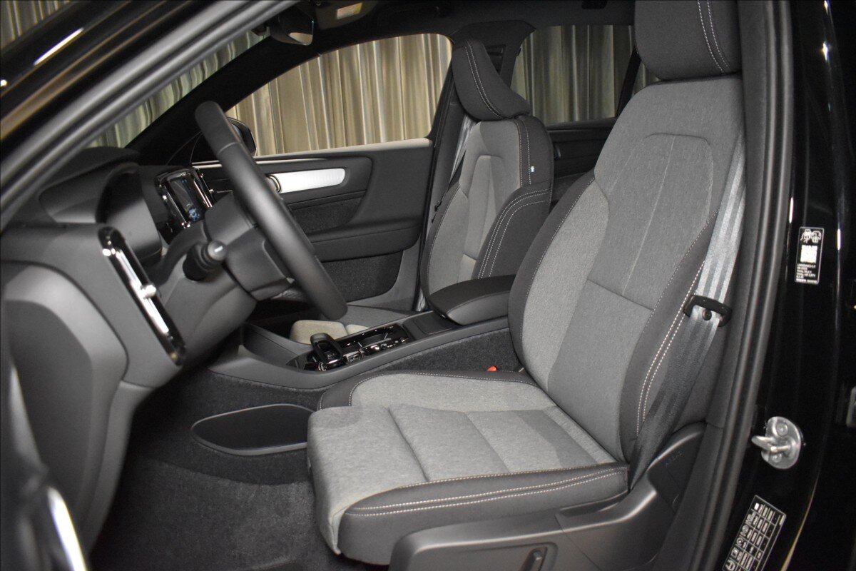 Volvo XC40 SUV / Terénní 2,0 l 120 kw