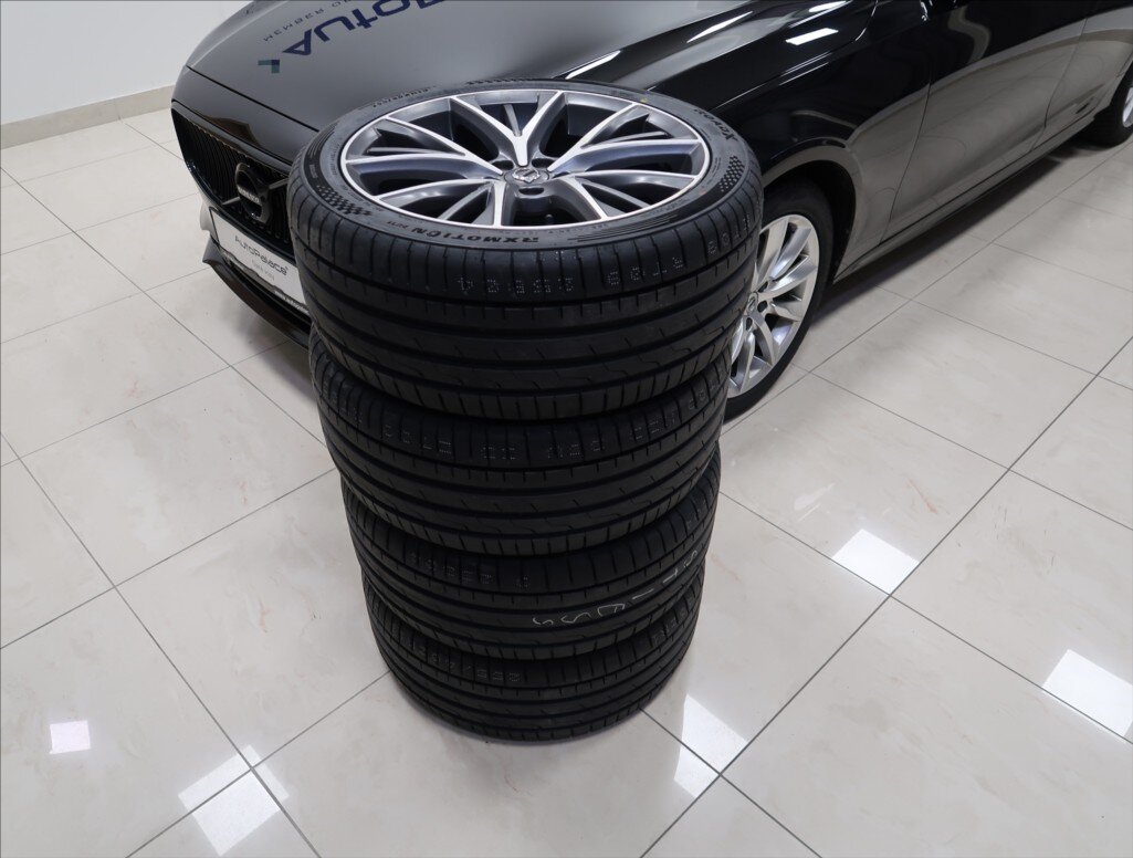 Volvo S90 Sedan / Limuzína 2,0 l 173 kw