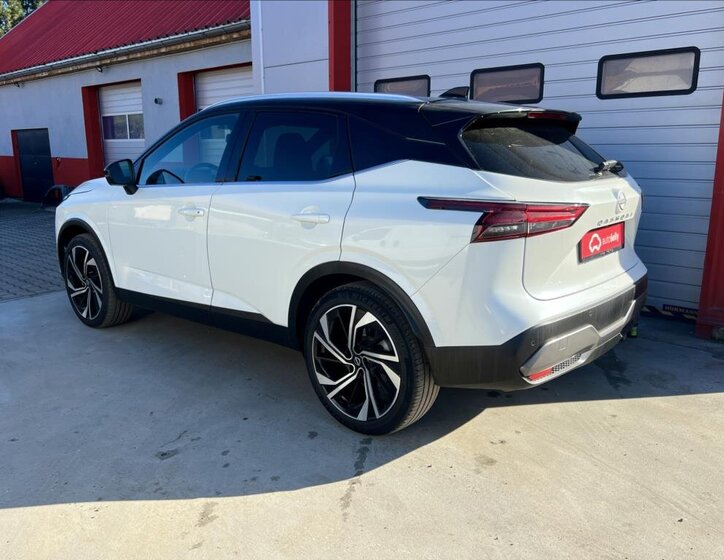 Nissan Qashqai SUV / Terénní 1,3 l 116 kw