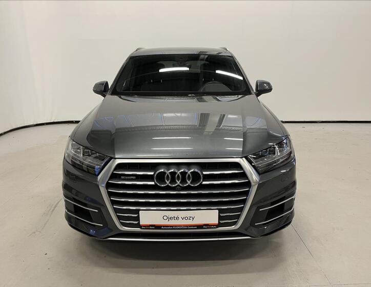 Audi Q7 4