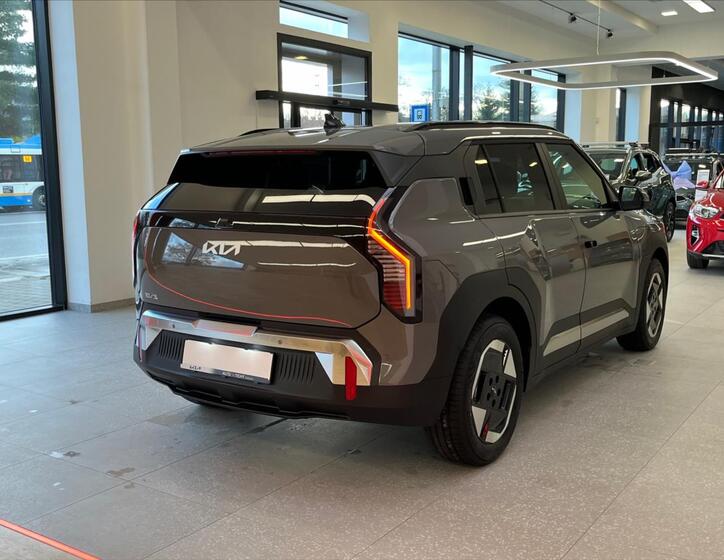 KIA EV3 5