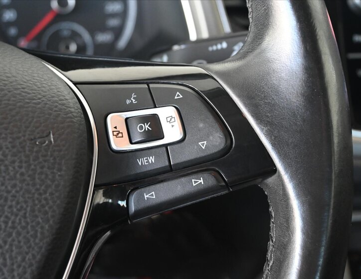 Volkswagen T-Roc SUV / Terénní 1,6 l 85 kw