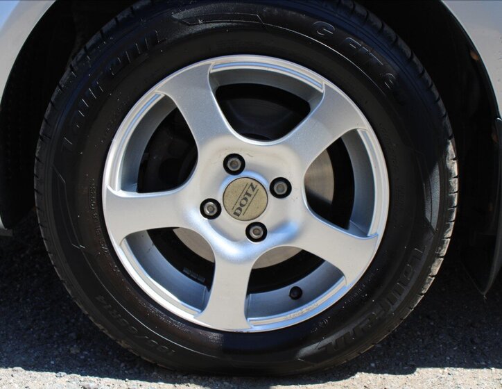 KIA Rio Sedan / Limuzína 1,4 l 71 kw