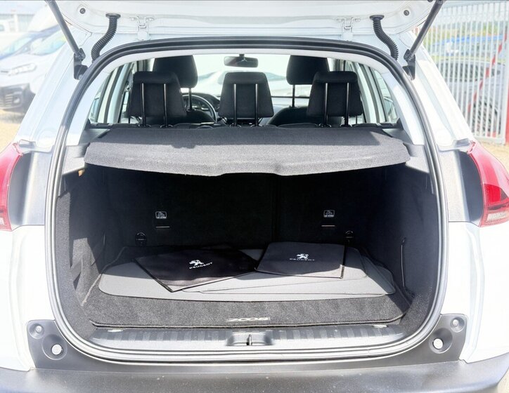 Peugeot 2008 SUV / Terénní 1,2 l 61 kw