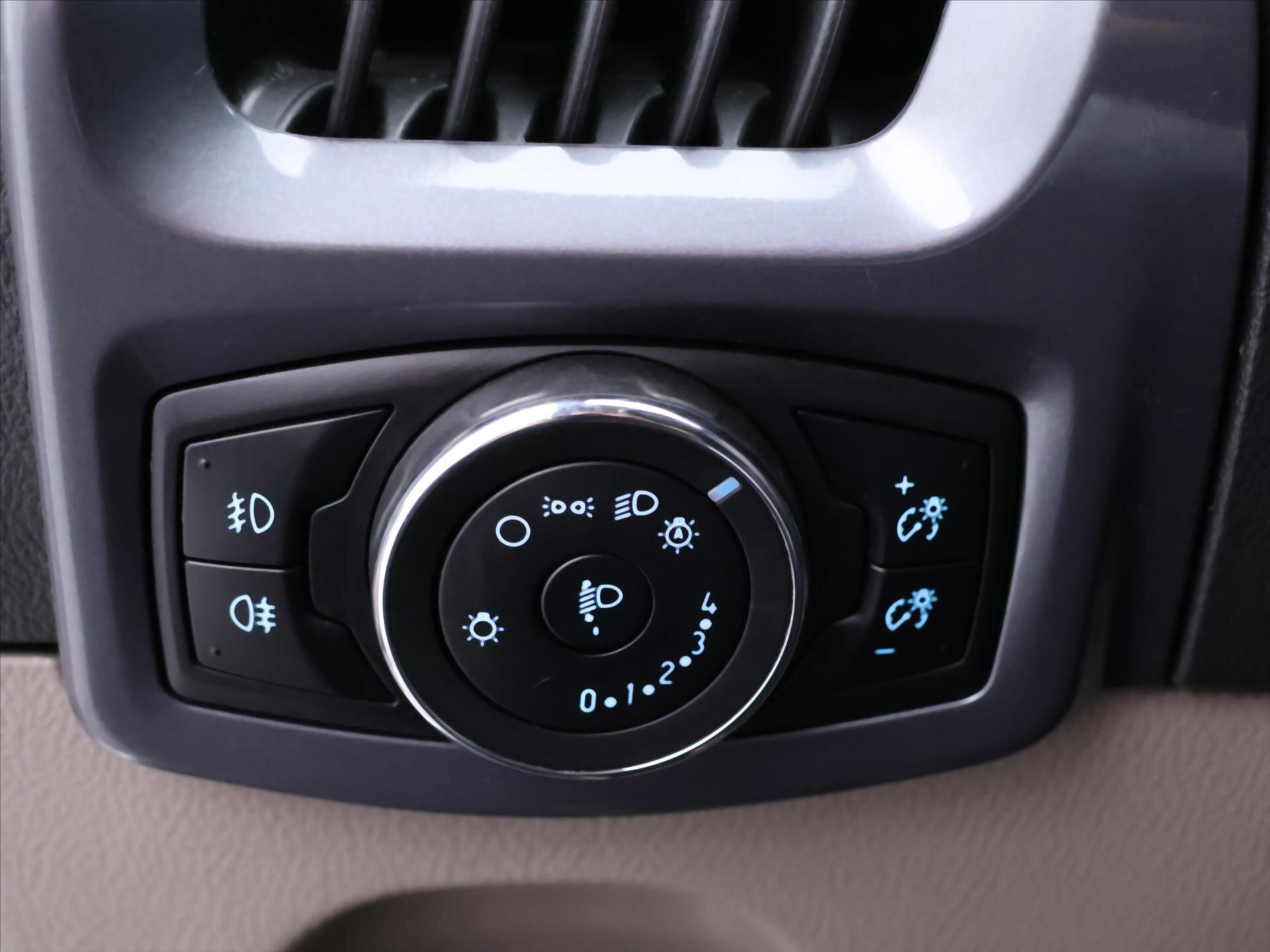 Ford Tourneo Custom Kombi 2,0 l 125 kw