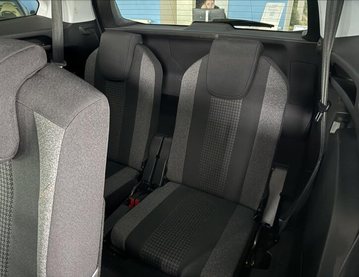 Peugeot 5008 SUV 2,0 l 110 kw