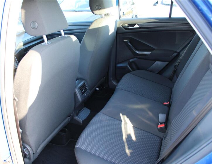 Volkswagen T-Roc SUV 1,6 l 85 kw