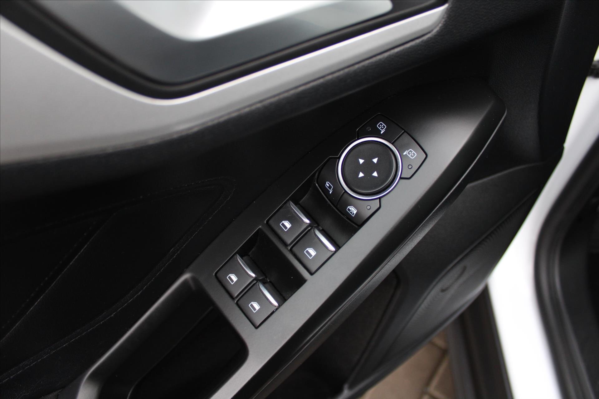 Ford Focus Kombi 999,0 74 kw