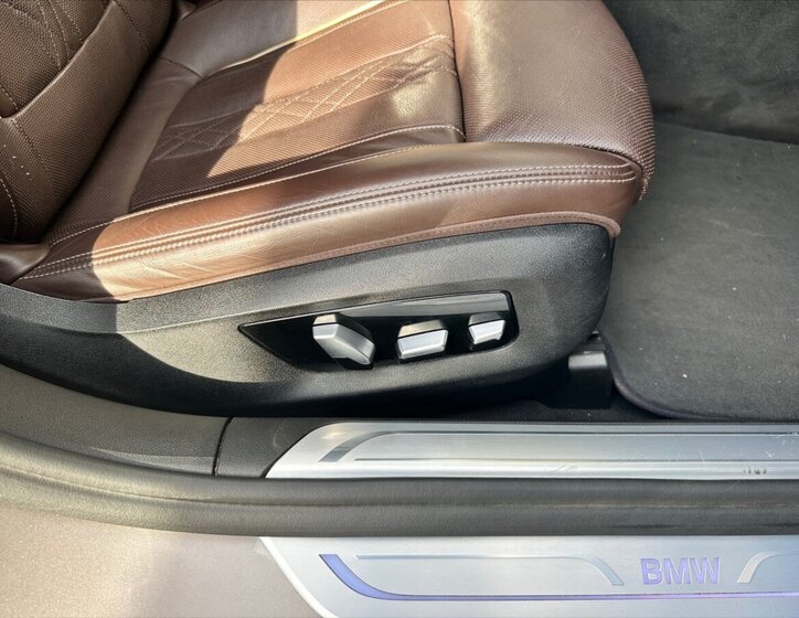 BMW Řada 7 32