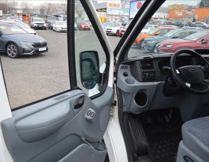 Ford Transit 19