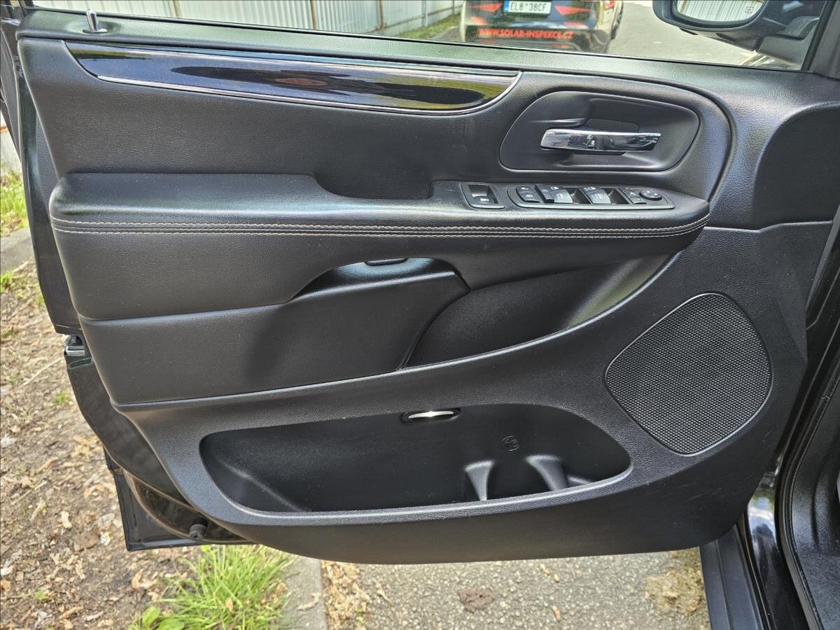 Lancia Voyager MPV 2,8 l 130 kw