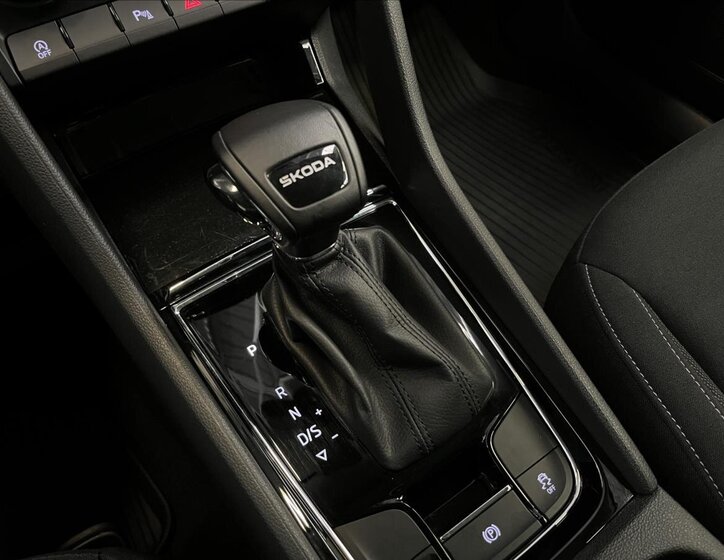 Škoda Karoq SUV / Terénní 1,5 l 110 kw