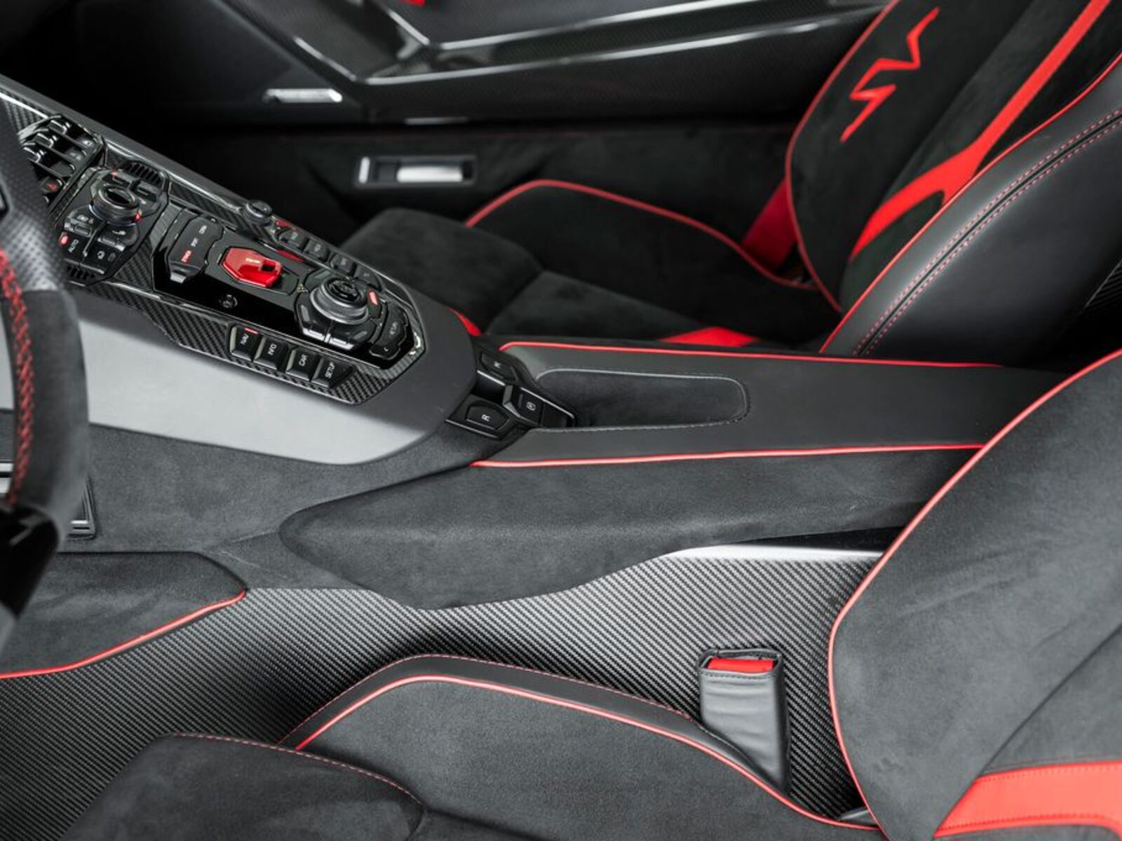 Lamborghini Aventador 38