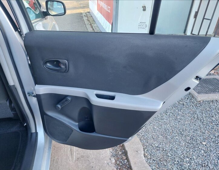 Toyota Yaris Hatchback 998,0 50 kw