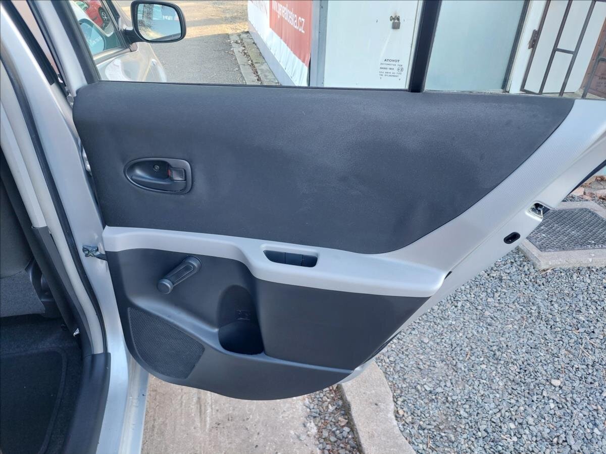 Toyota Yaris Hatchback 998,0 50 kw