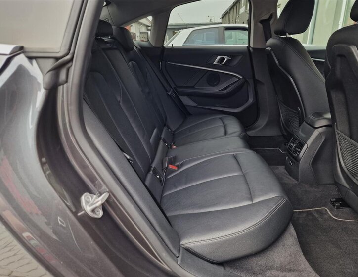 BMW Řada 2 Sedan / Limuzína 2,0 l 110 kw