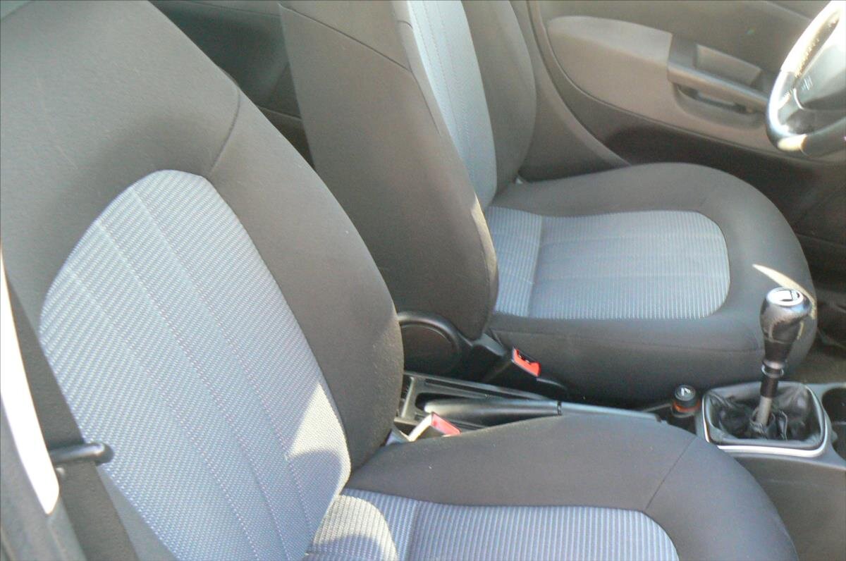 Fiat Linea Sedan / Limuzína 1,4 l 88 kw