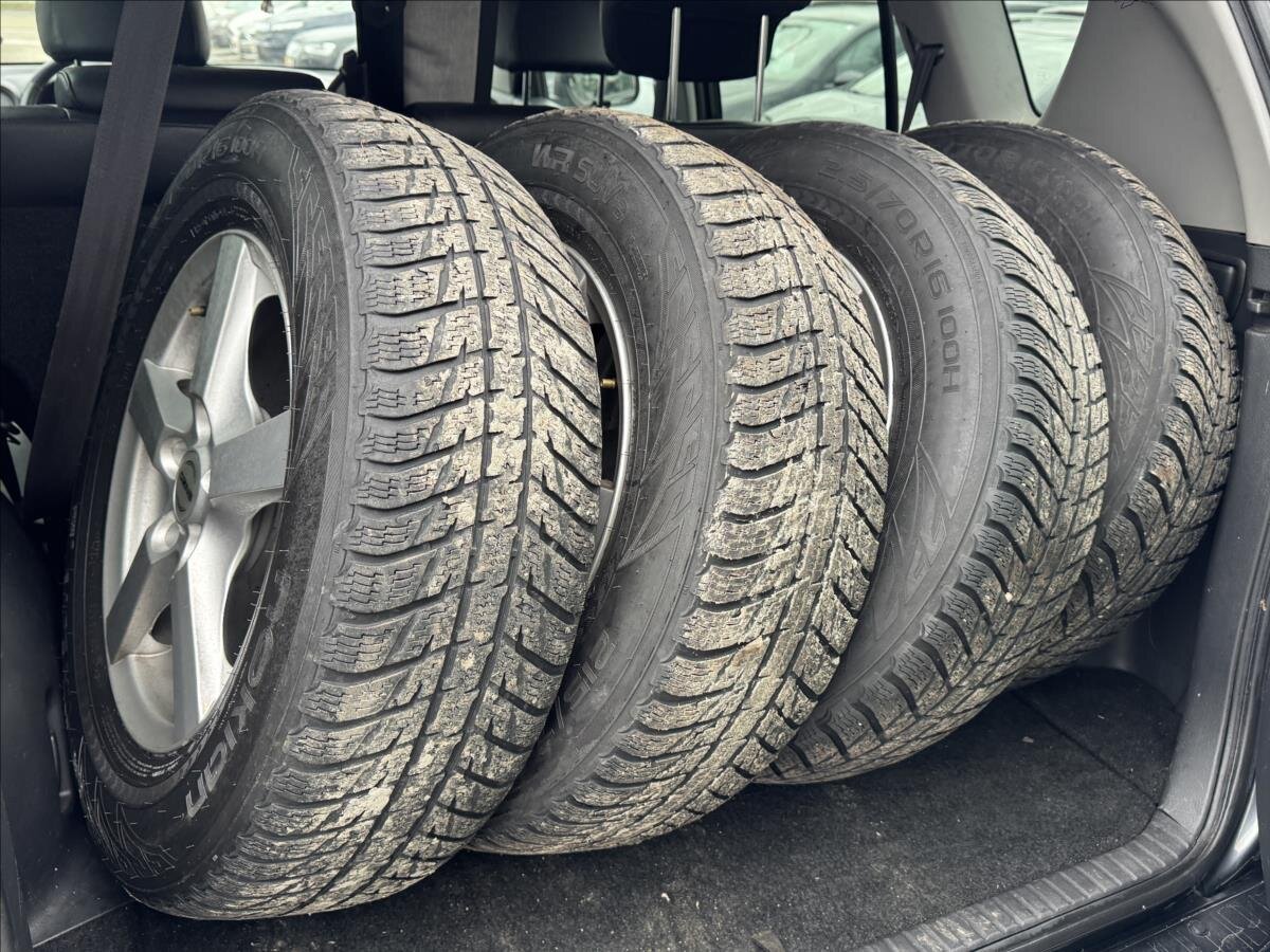 Toyota RAV4 SUV / Terénní 2,2 l 100 kw