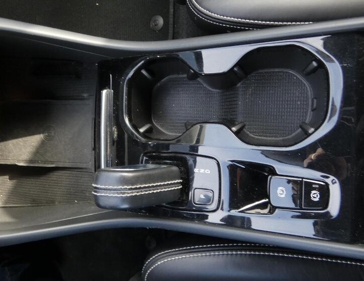 Volvo XC40 SUV / Terénní 2,0 l 145 kw