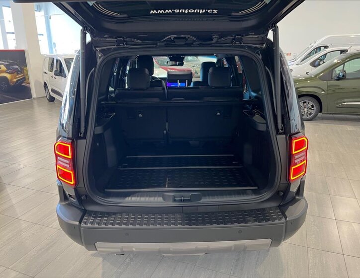 Toyota Land Cruiser 7