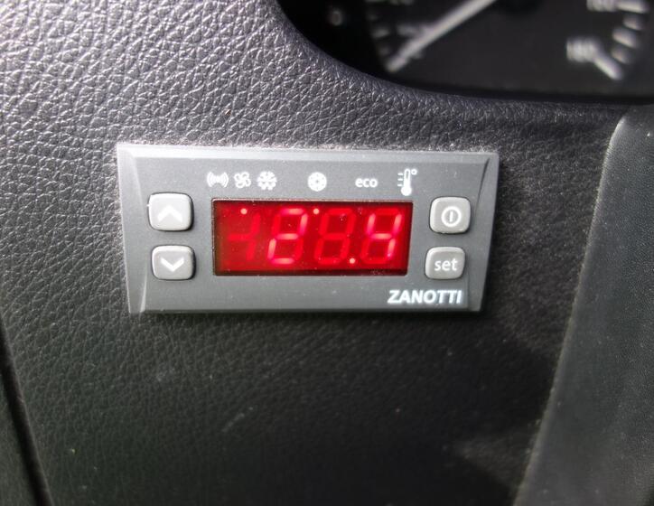 Mercedes-Benz Sprinter 4