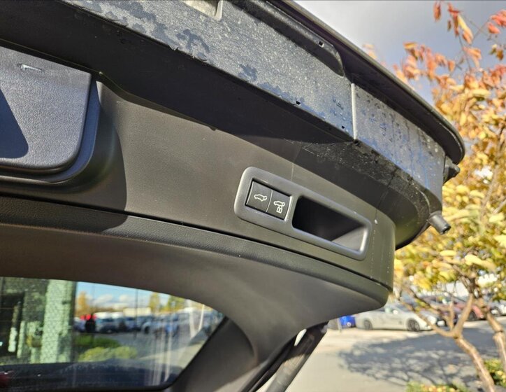 Lexus UX 300h Hatchback 2,0 l 146 kw