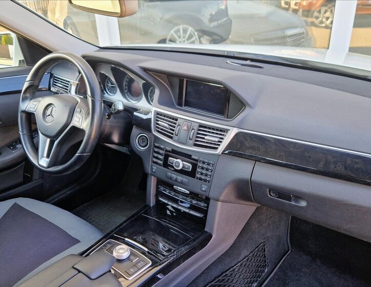 Mercedes-Benz Třídy E Sedan / Limuzína 3,0 l 195 kw