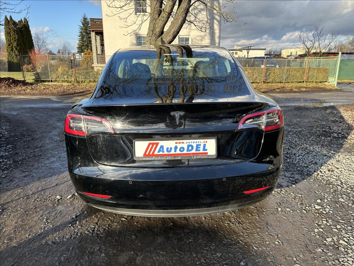 Tesla Model 3 Sedan / Limuzína 0,0 239 kw
