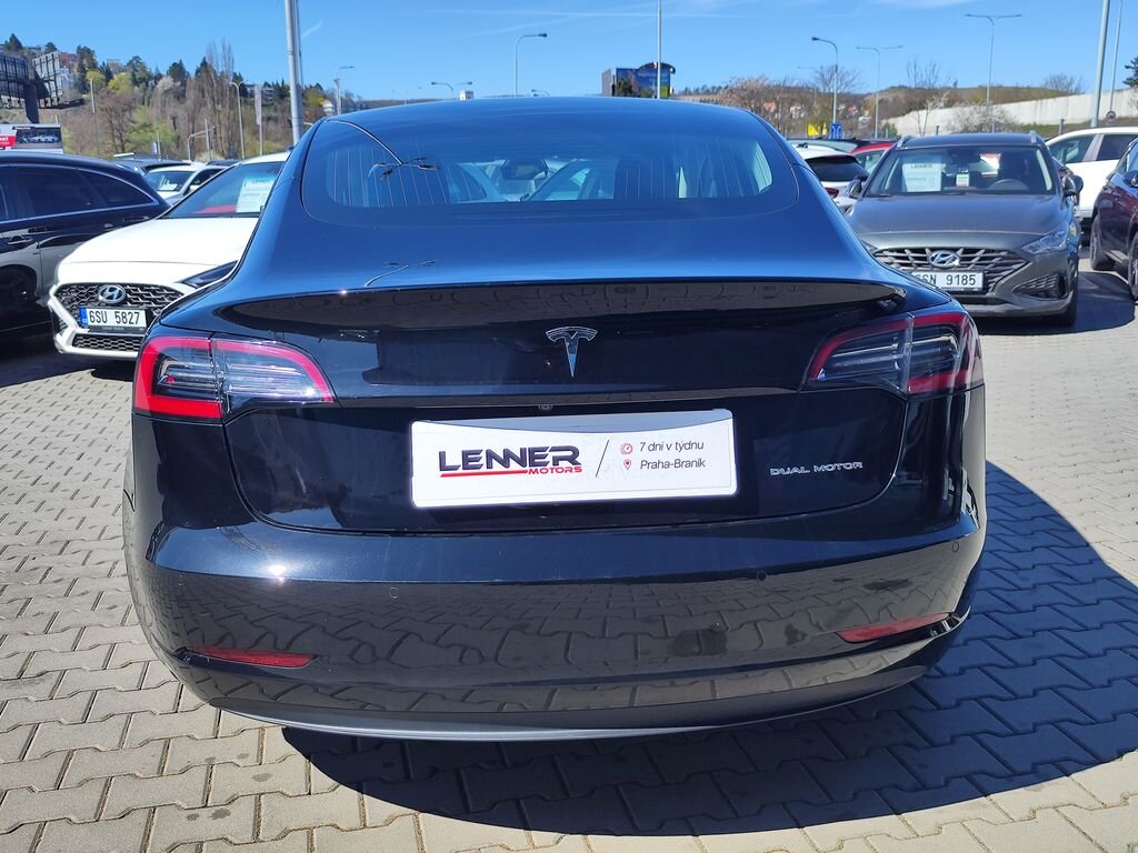Tesla Model 3 Sedan / Limuzína 0,0 155 kw