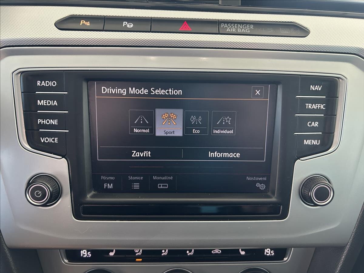 Volkswagen Passat Sedan / Limuzína 1,4 l 110 kw