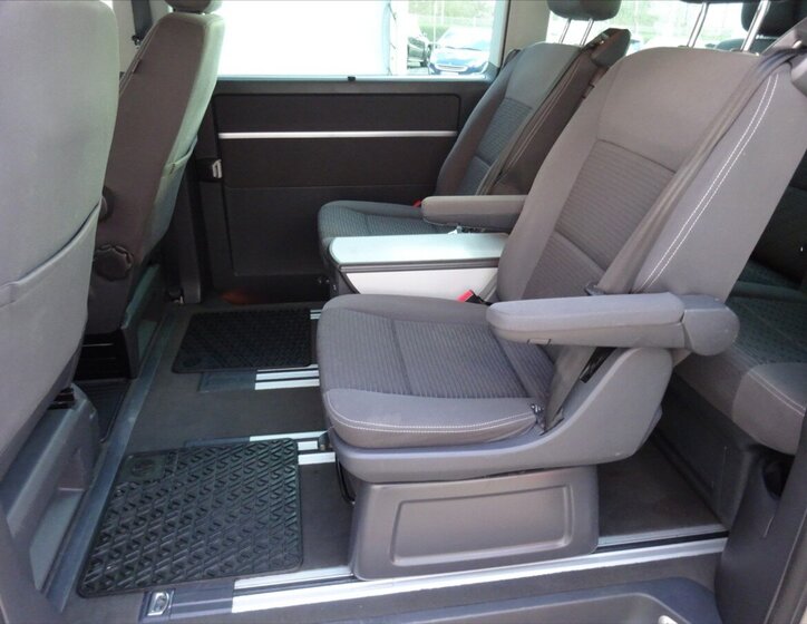 Volkswagen Multivan 11