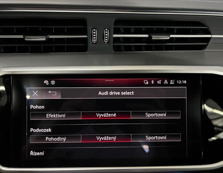 Land Rover Defender 22