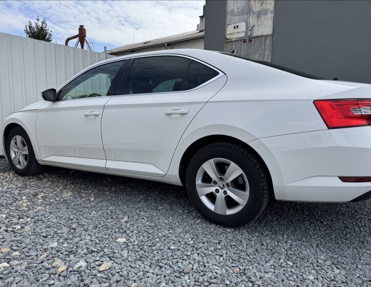 Škoda Superb Sedan / Limuzína 2,0 l 140 kw