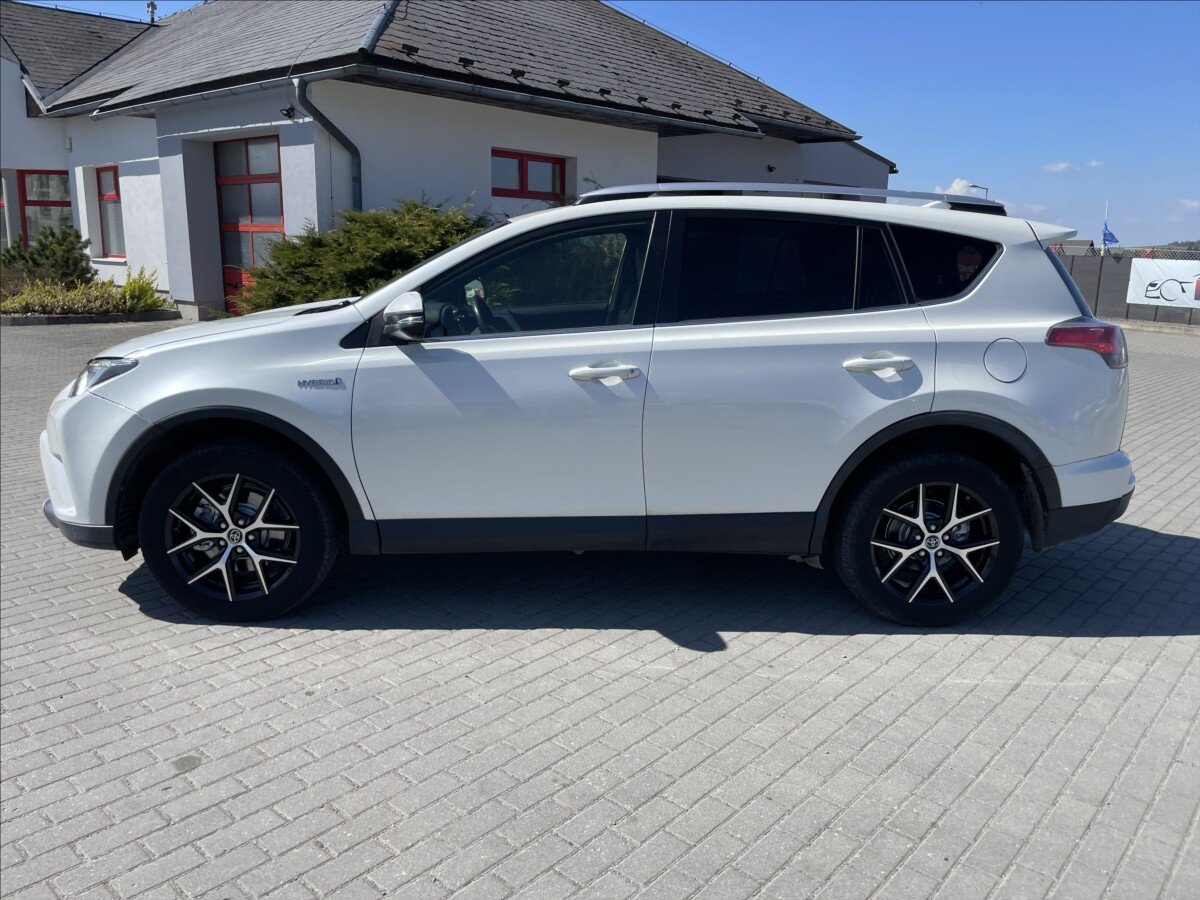 Toyota RAV4 SUV / Terénní 2,5 l 145 kw