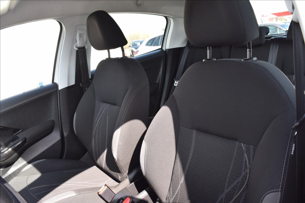 Peugeot 208 Hatchback 1,4 l 50 kw